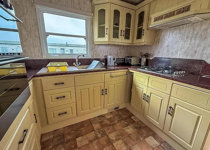Homely Caravan, Only A Short Drive To Skegness Beach Ref 64011D