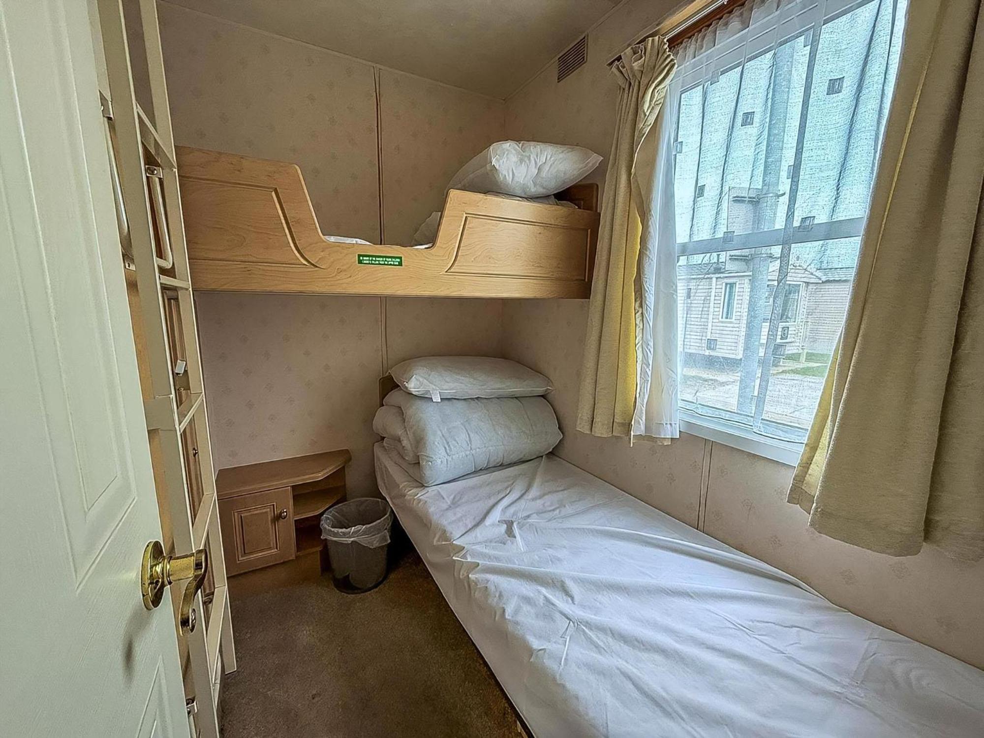 Homely Caravan, Only A Short Drive To Ref 64011d